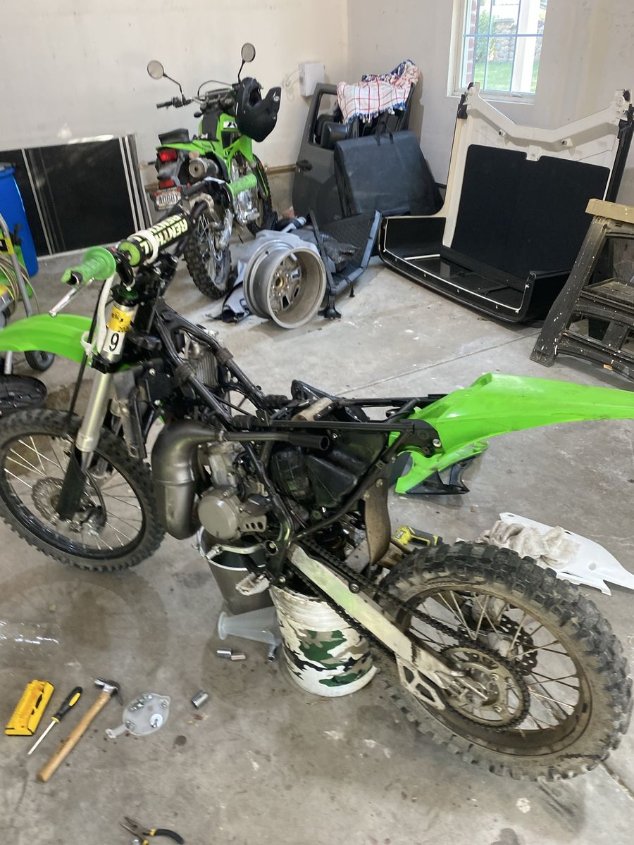Kawasaki Dirt Bike Project kx100 you can ask for a different price if it’s reasonable 