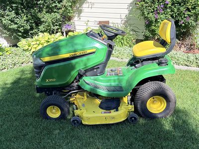 JOHN DEERE riding mower