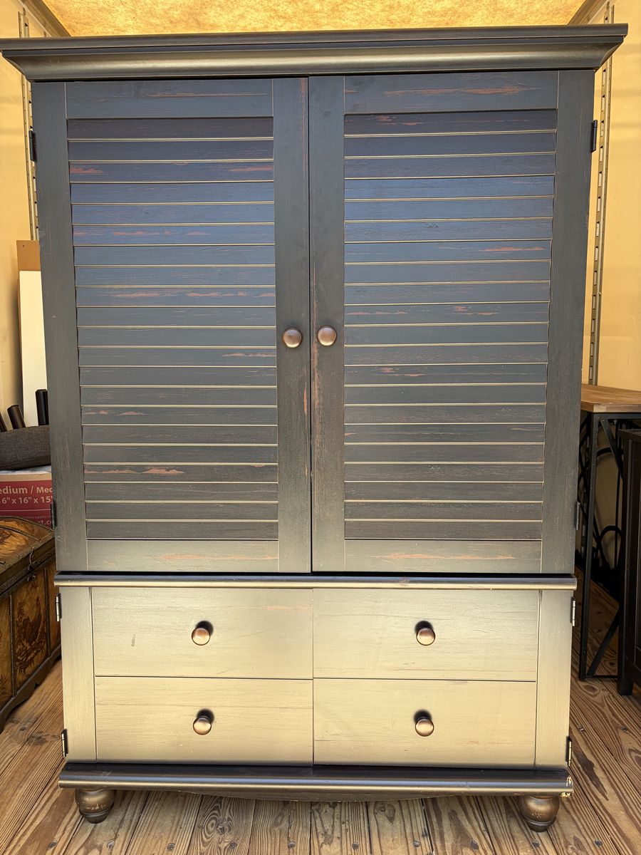 Armoire / entertainment center