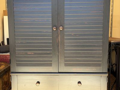 Armoire / entertainment center