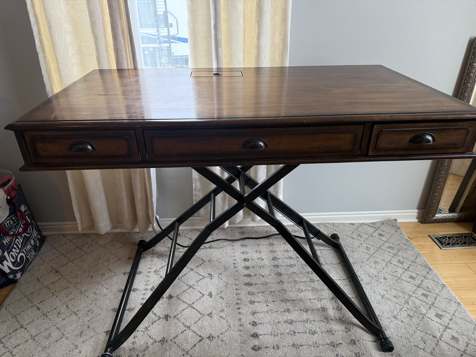 Raising desk / Craft table