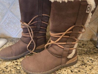 UGG "Catalina mid-calf boots size 8