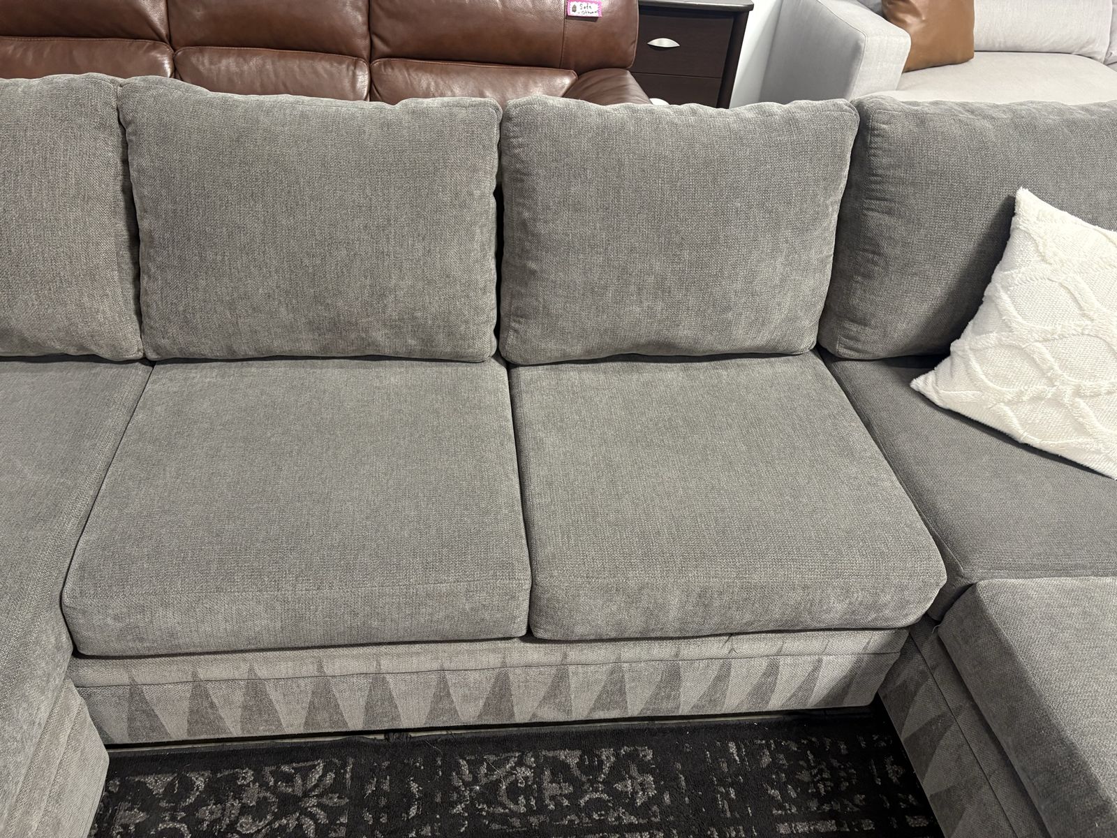 Main image 7