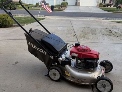 Honda HRR216 Smart Drive Self-Propelled Lawn Mower