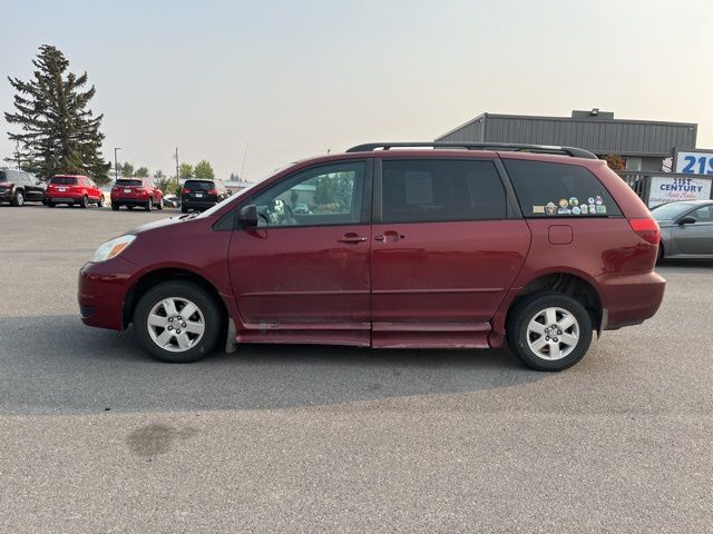 2005 TOYOTA SIENNA LE 8 Passenger