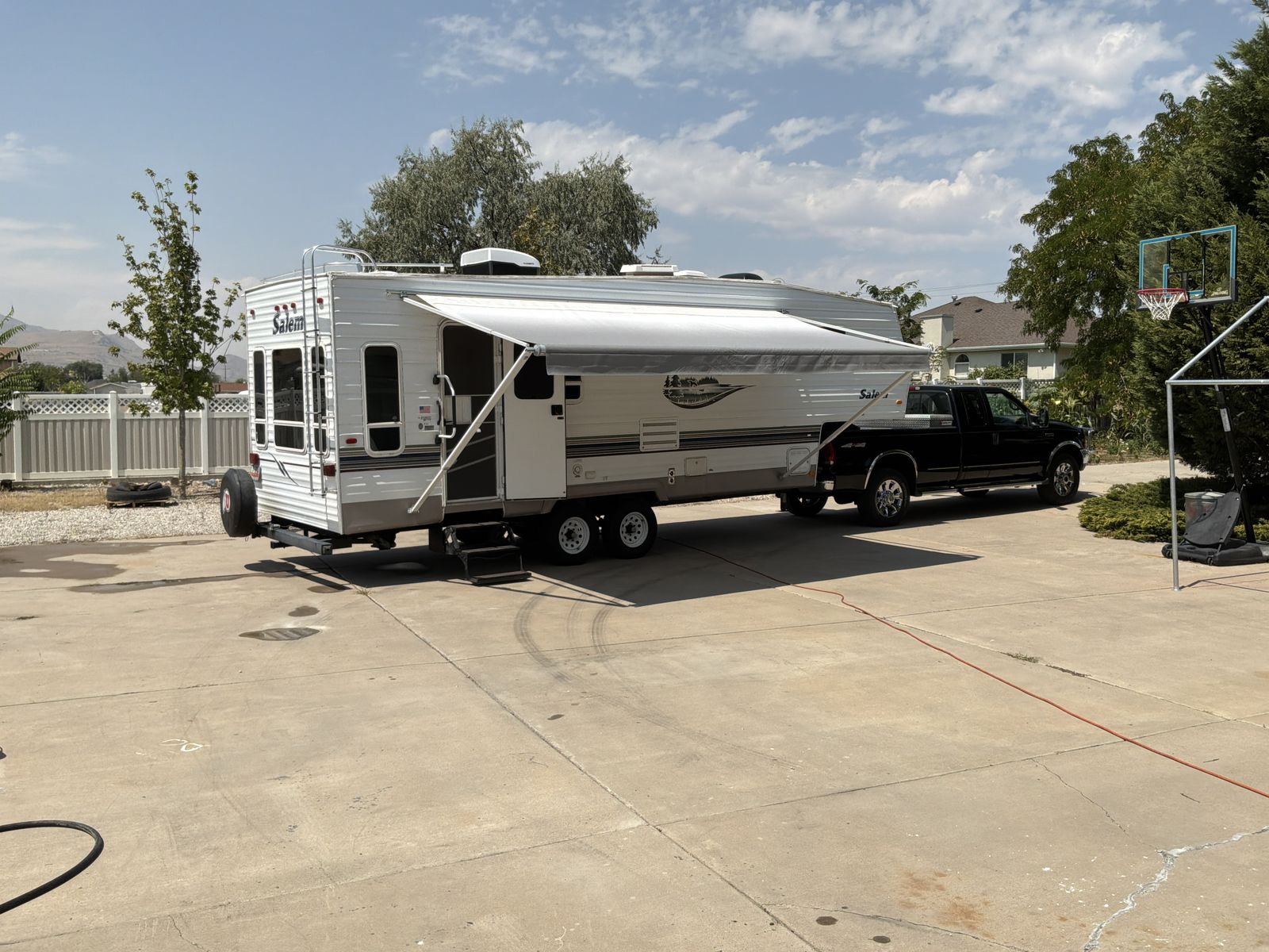Forest River 25 foot Gooseneck- Ready to go or deliver 