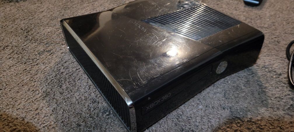 Xbox 360 two controllers, with 30 games