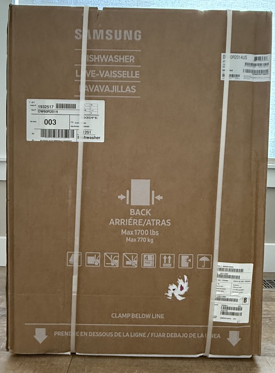 NEW Samsung 24 in Front Control Stainless Fingerprint Resistant Dishwasher