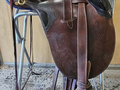 "DownUnder Saddle Co* Superior Kimberly Poly Aussie Saddle."