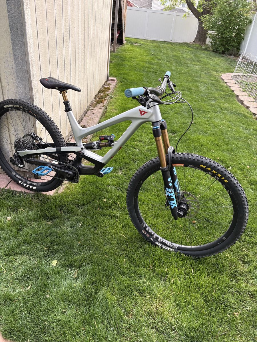 YT Capra Elite large