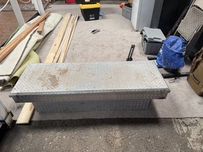 Truck bed tool box