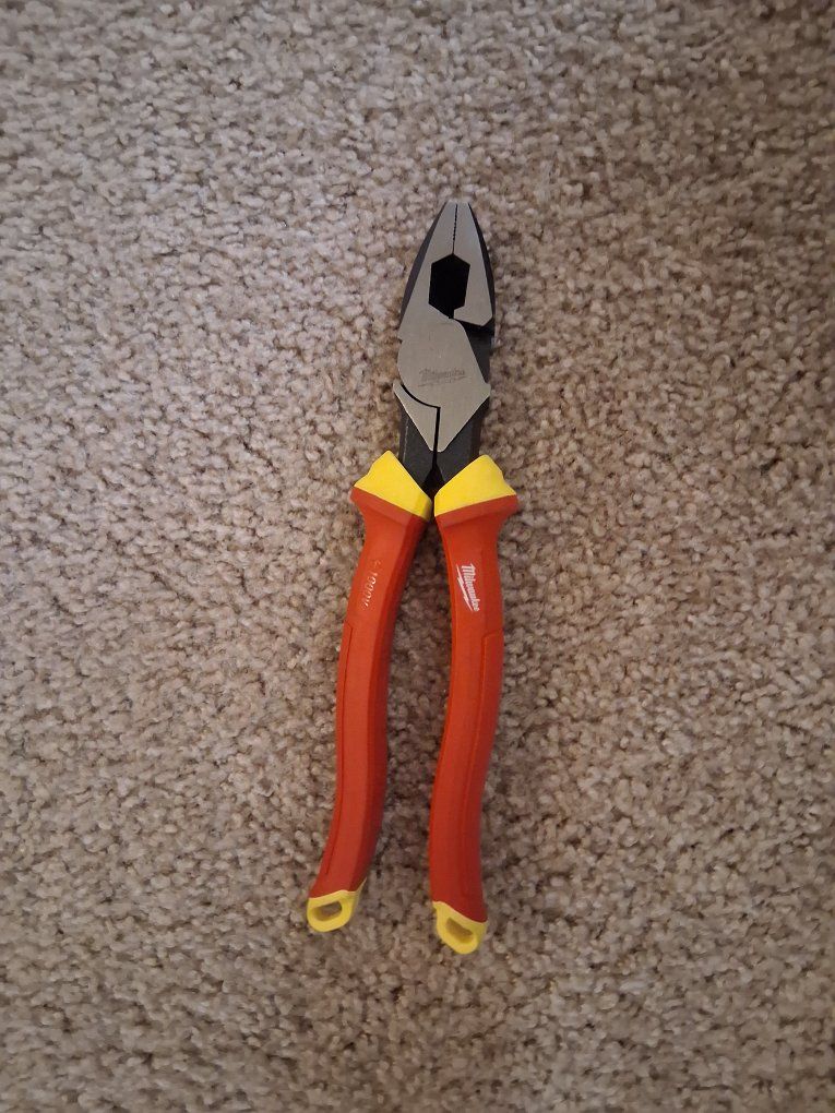 Milwaukee 1000V Insulated 9" Lineman's Pliers