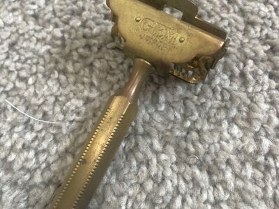 1912 ANTIQUE GEM BRASS RAZOR