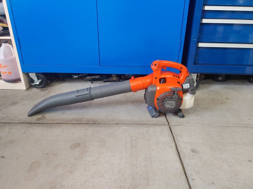 Husqvarna 125B Leaf Blower Like New