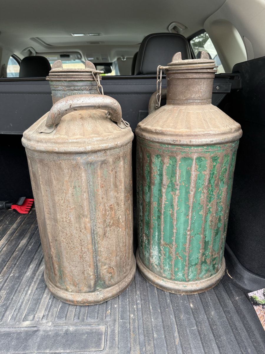 Antique Vintage 1920s 5 Gallon Gas or Oil Can From The Davis Welding & Mfg Co.