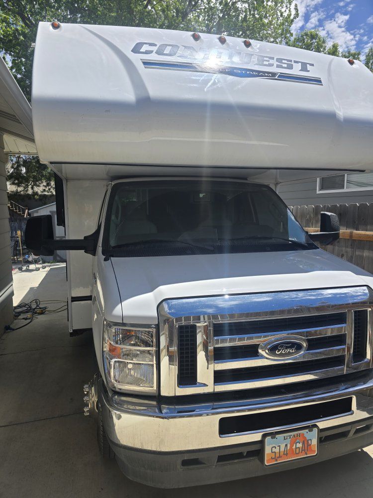 ( low milage ) 2022 conquest 6032d
