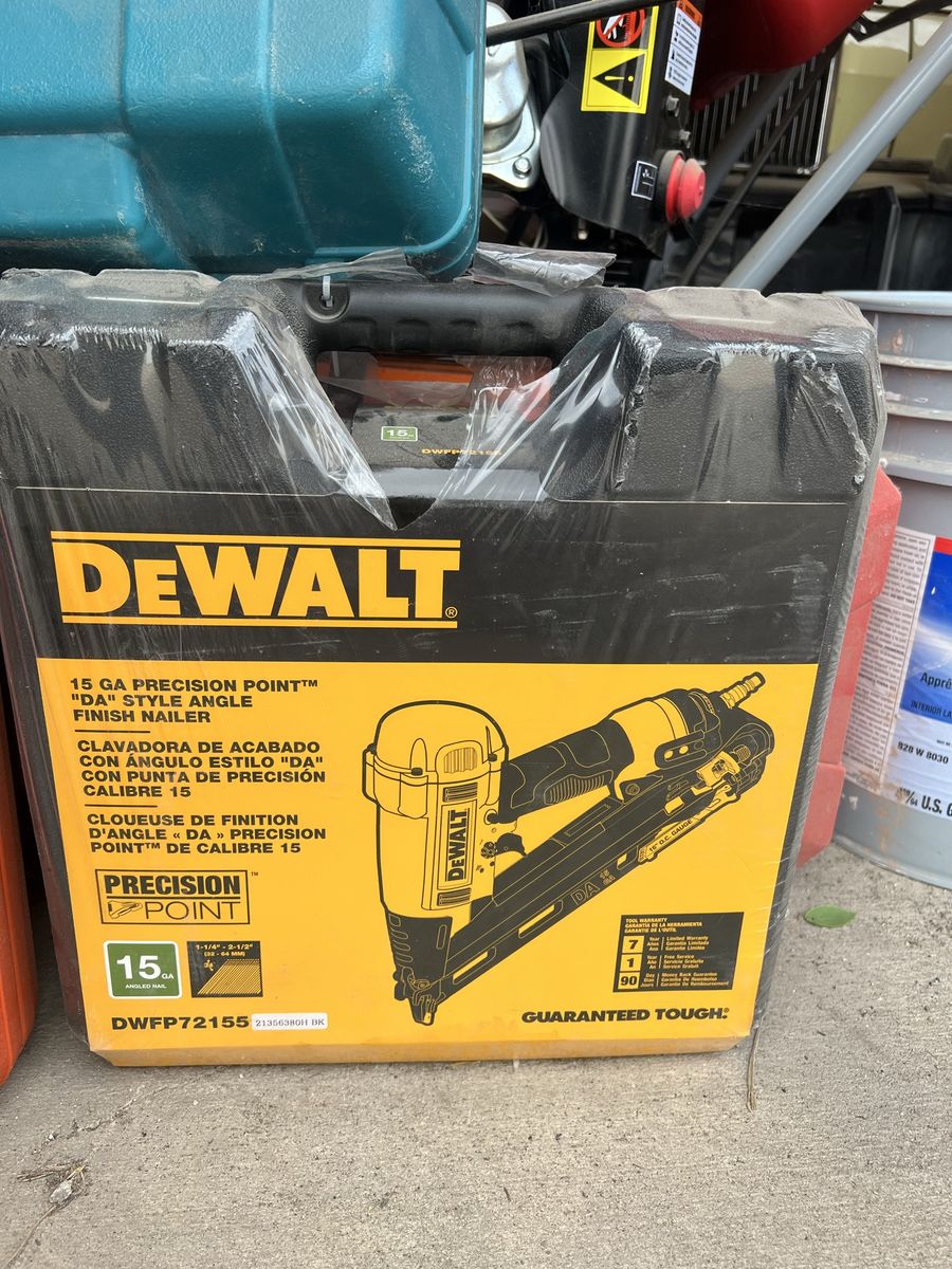 DeWalt 15GA Pneumatic Nail Gun