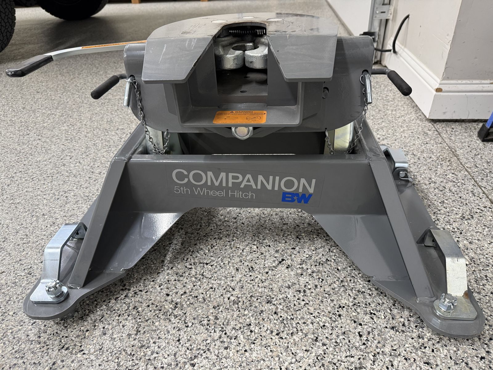 B&W Companion OEM 5th Wheel Hitch for Chevy/GMC #RVB3700- 20,000 lbs