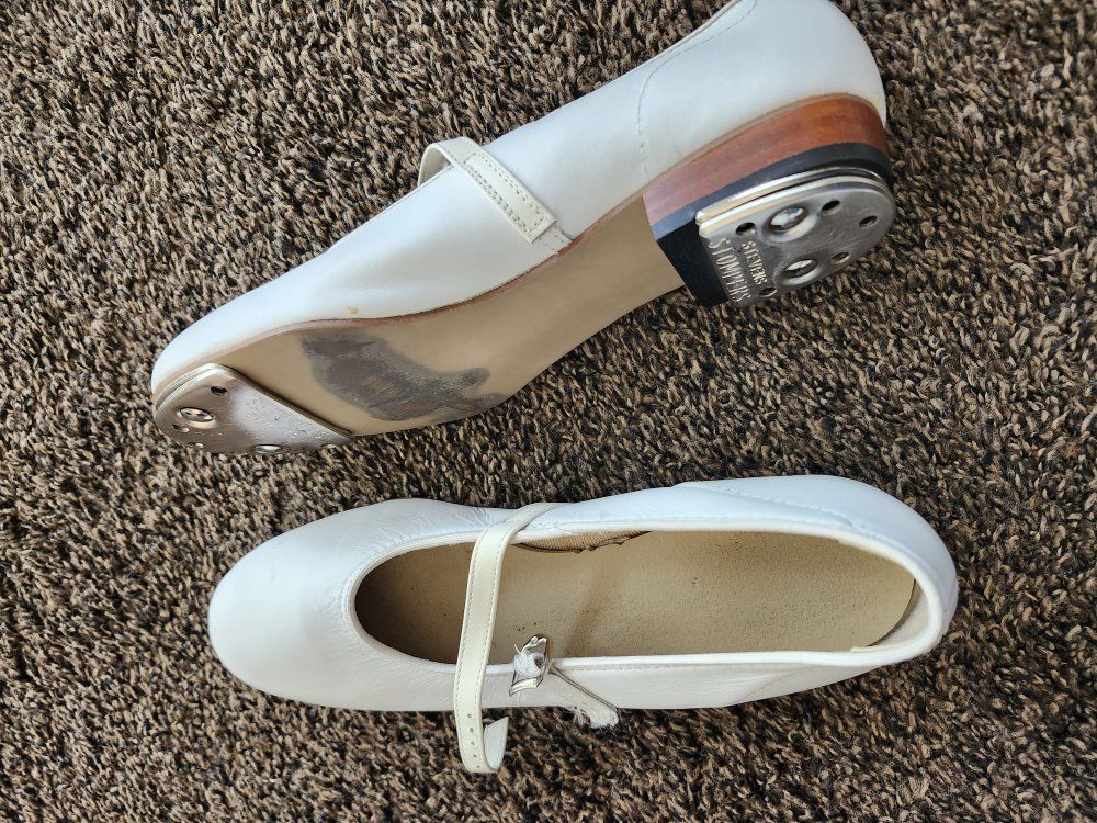 Clogging shoes girls/ women size 6