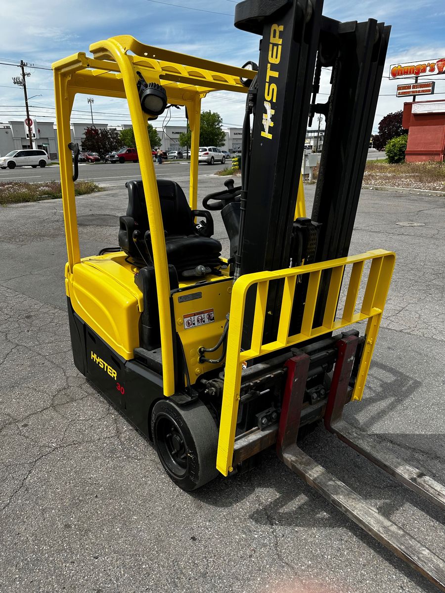 Nice Hyster 3-wheel electric forklift