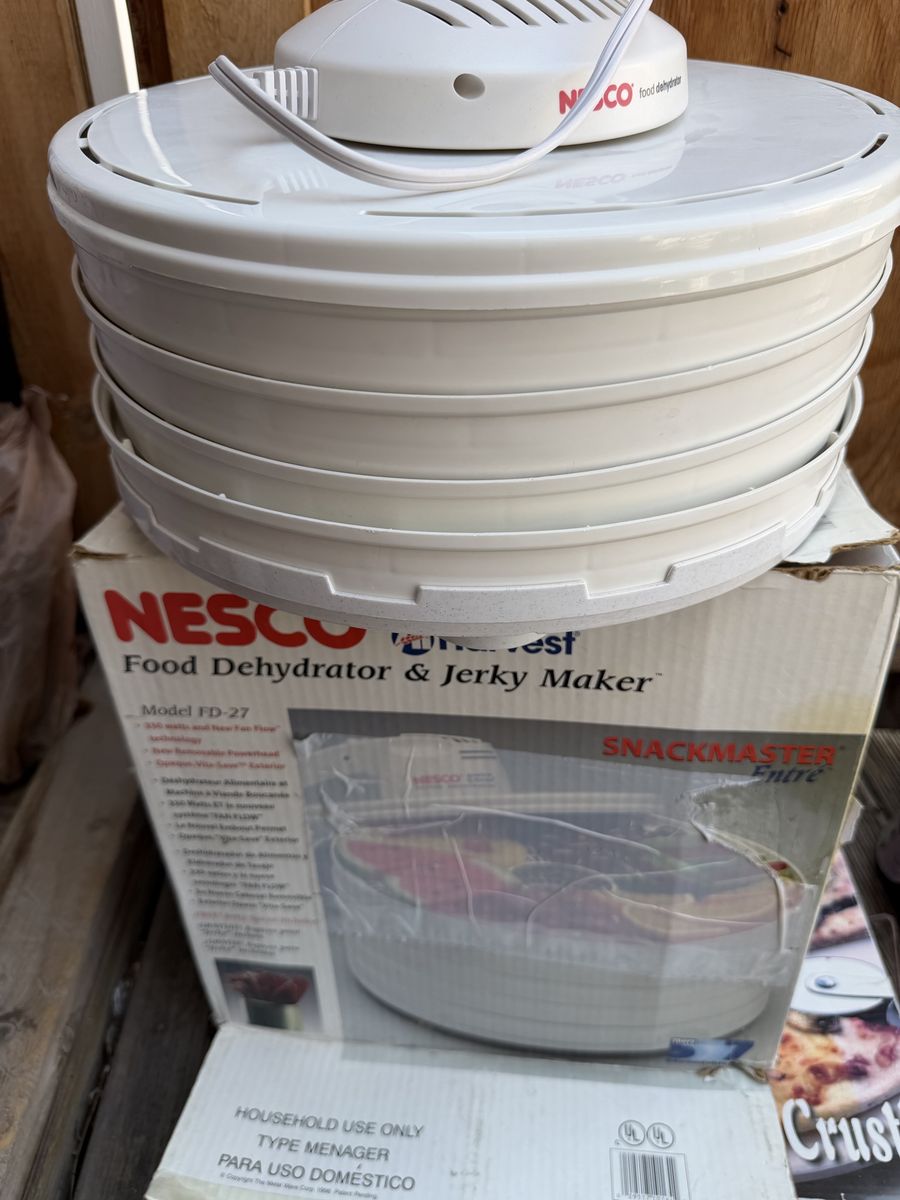 Nesco American Harvest Snackmaster Food Dehydrator & Jerky Maker FD-27