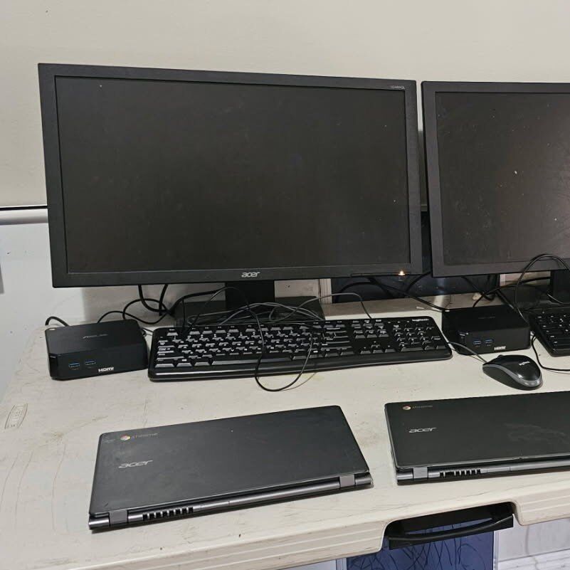 Asus CN60 Chromebox with keyboard, mouse, monitor