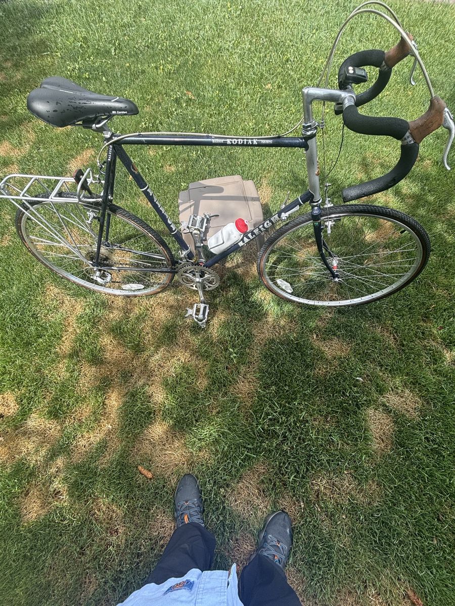 Vintage Raleigh Kodiak Touring Road Bike with Rear Rack & Water Bottle
