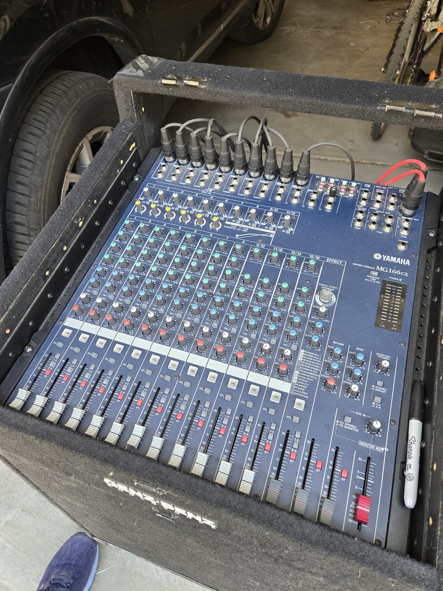 Yamaha 12 channel mixer, Genz Benz rolling rack, Seismic Audio 12x4x100' snake