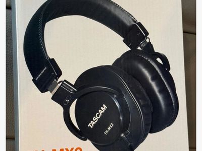 Tascam Studio Headphones Black Brand New Th-mx2
