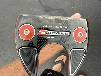 Odyssey O-Works V-line Fang Putter
