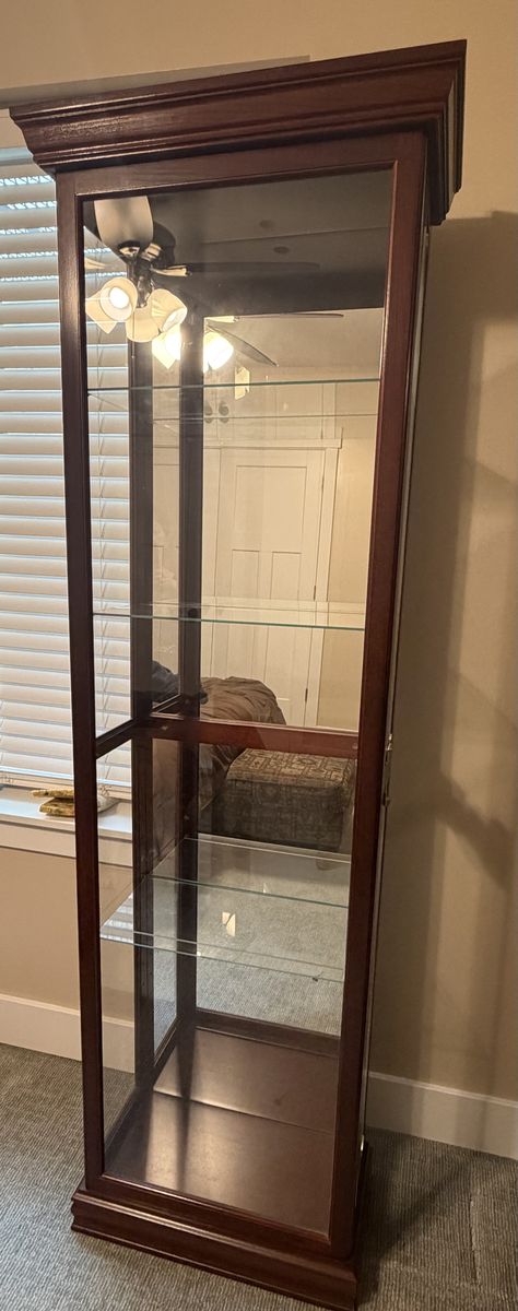  Beautiful Cherry Curio Cabinet/Hutch