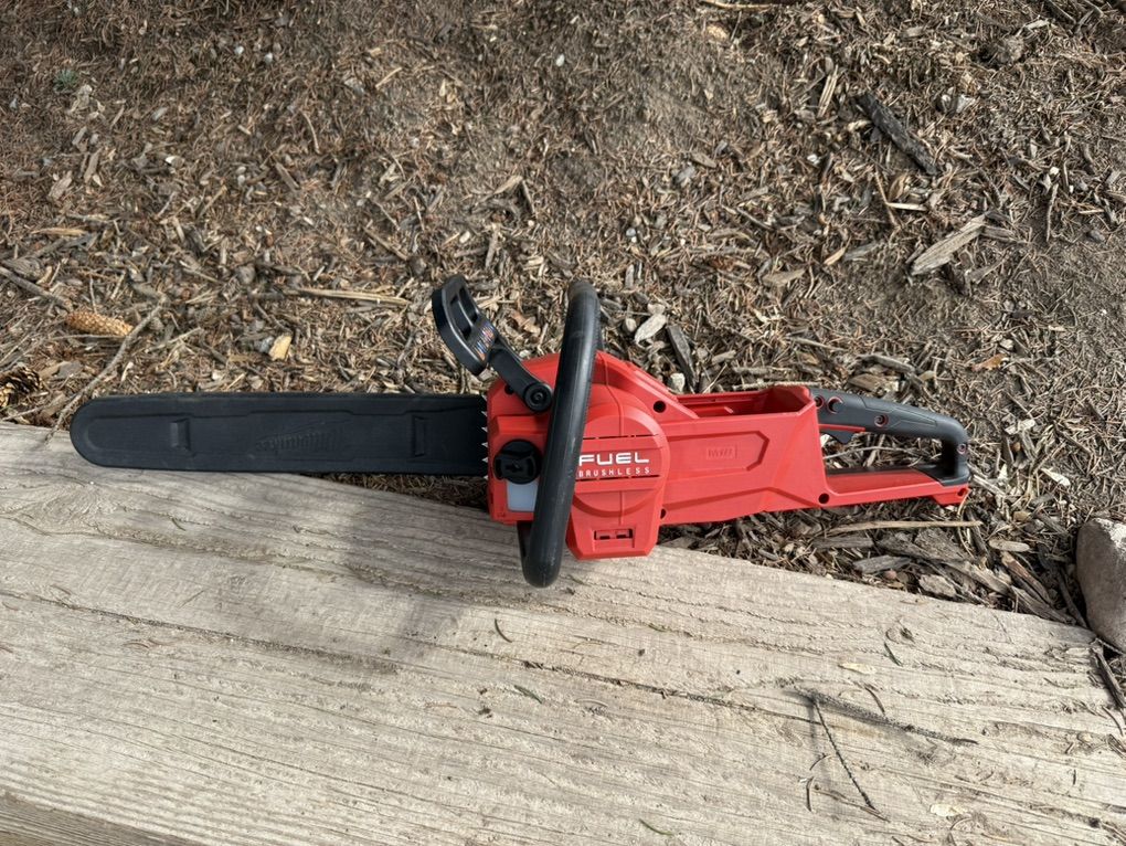 Milwaukee Chainsaw 16