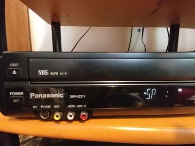 Panasonic DMR-37V DVD & VHS combo player/recorder