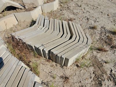 Hold-A-Hill Concrete Landscaping Blocks - Utah #21 Retaining Wall Edging (Approx. 40 pcs)