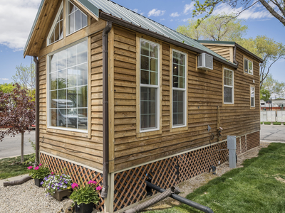 TINY HOUSE ON WHEELS- DELIVERY INCLUDED