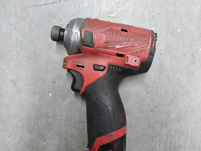Milwaukee M12 impact Drill