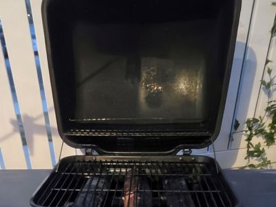 3- burner BBQ grill