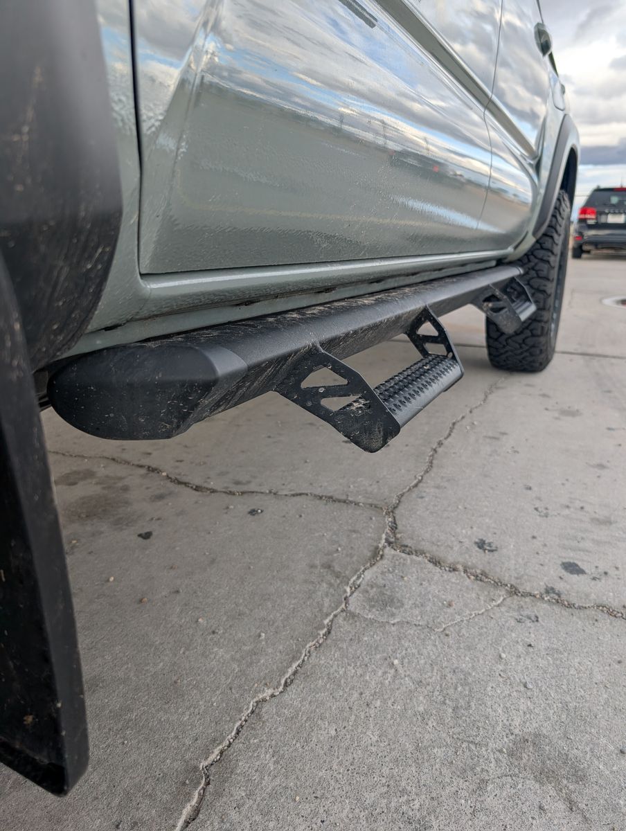 Toyota Tacoma Running boards Predator tubes- Black, Used