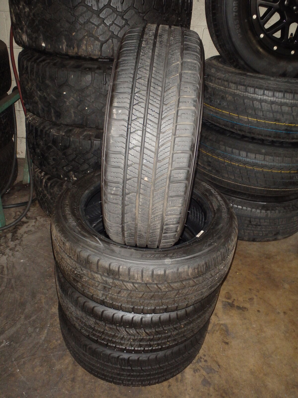 185/55R15 ROAD HUGGER ALL SESSON SET OF USED TIRES