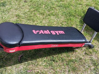 Total Gym 1900 Home Exercise Machine Used Mayby Twice. 350 lb weight capacity