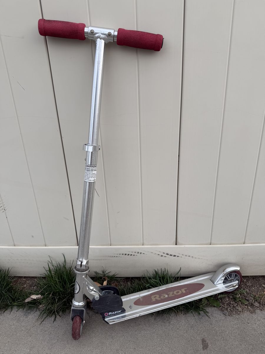 Red Handle Kids Razor Scooter