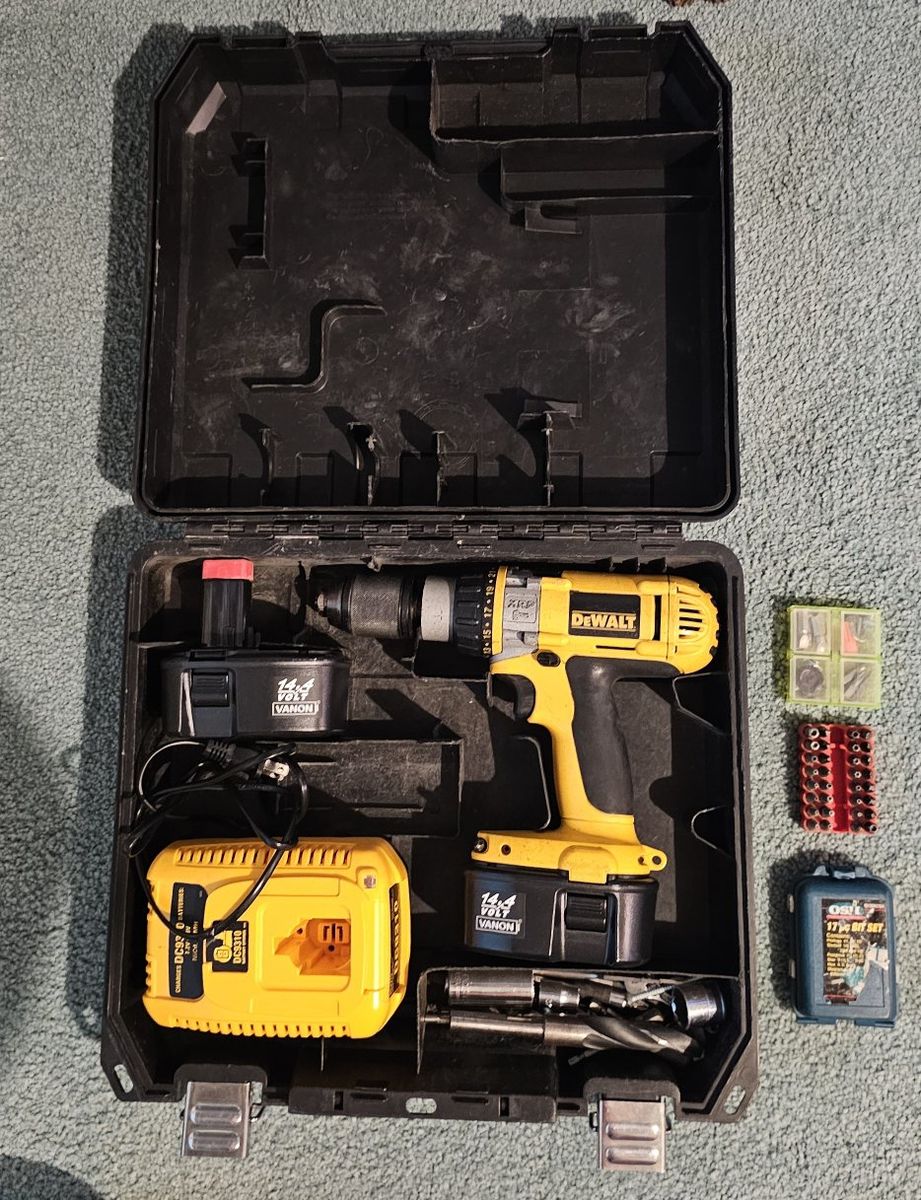 ️ DeWalt 14.4V XRP Cordless Drill Kit