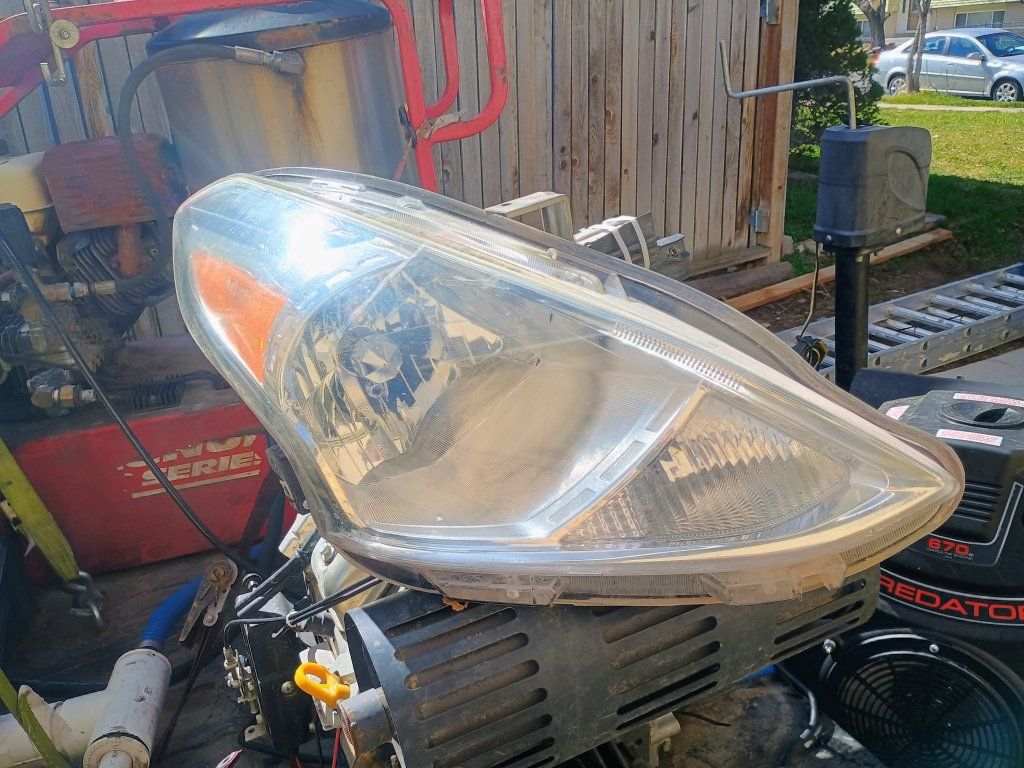 2014-2019 Nissan versa headlights