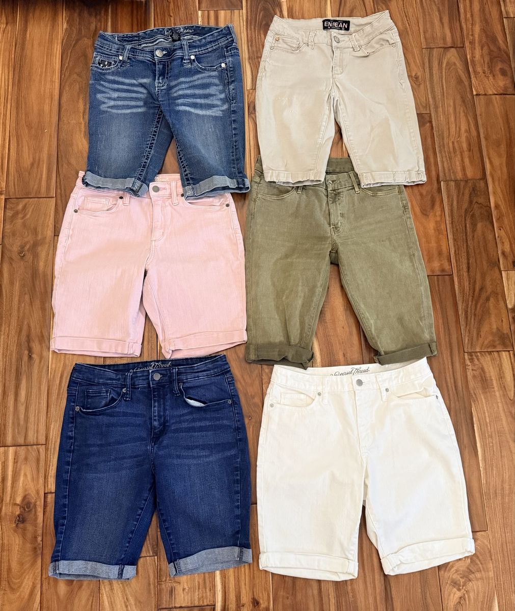 Women Size 6 Levi Shorts Lots of Different Colors $15 each
