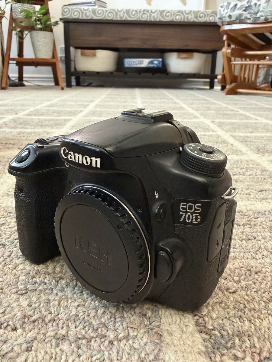 Canon 70D dslr camera