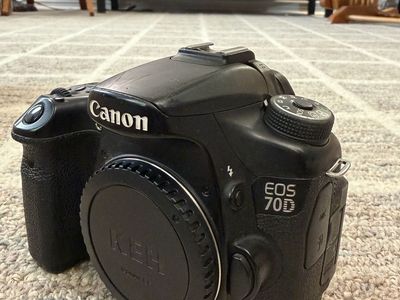 Canon 70D dslr camera