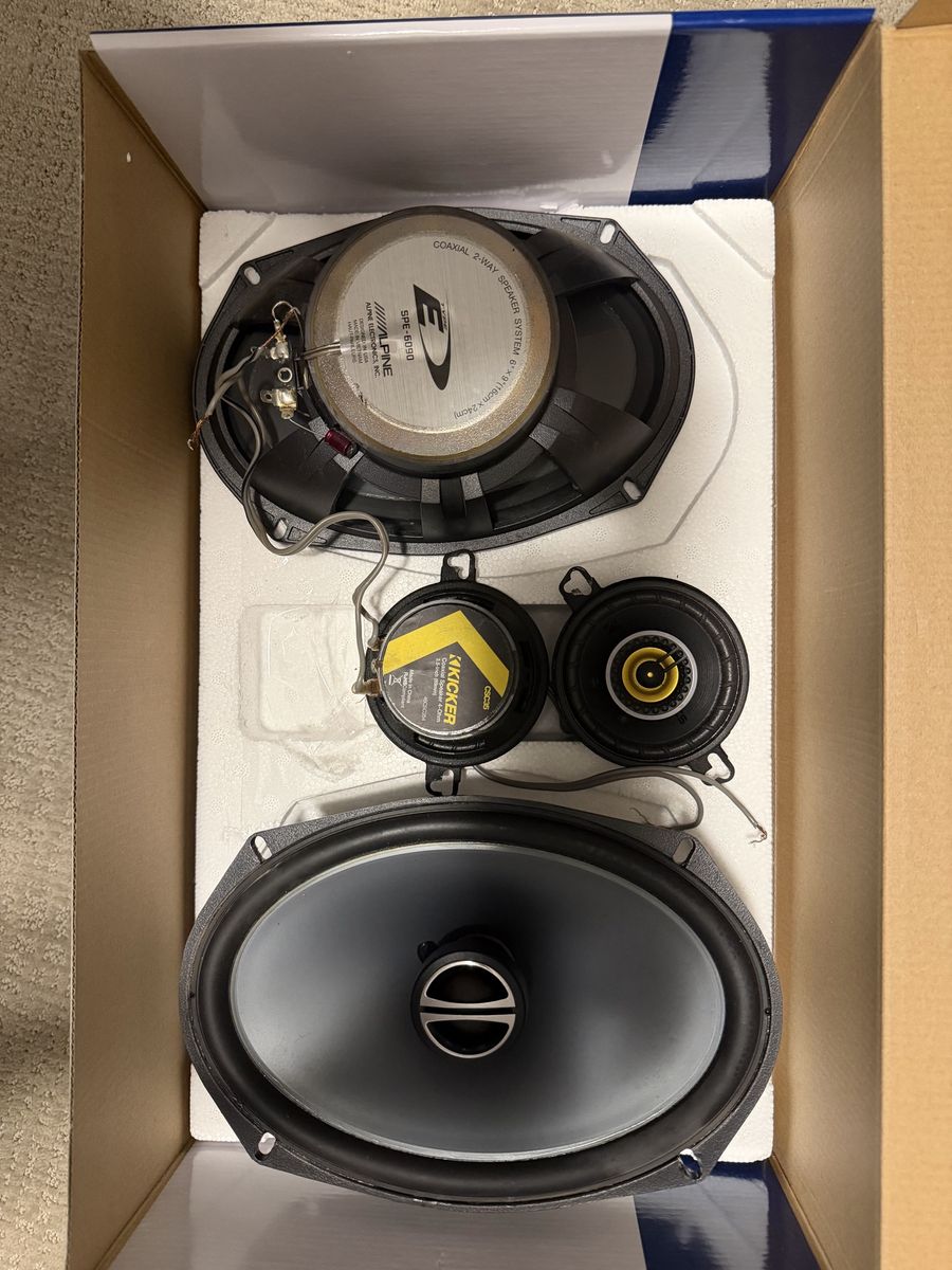 Alpine 6x9 and Kicker 3.5 speaker set