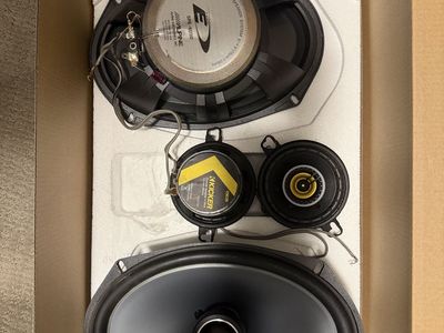 Alpine 6x9 and Kicker 3.5 speaker set