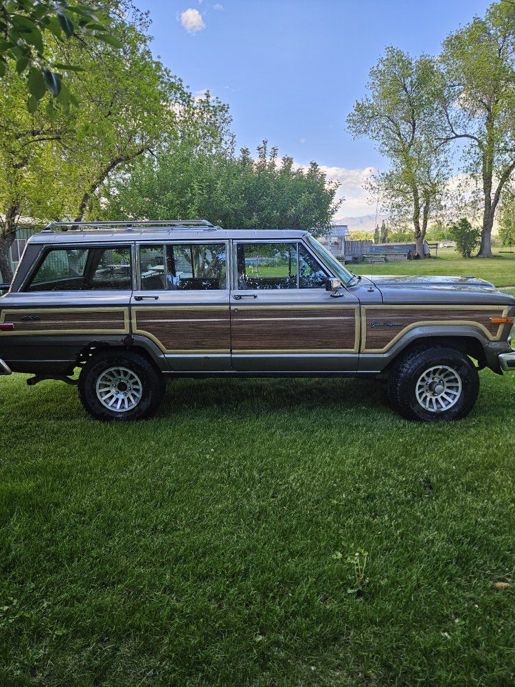 1987 Jeep Grand Wagoneer Base