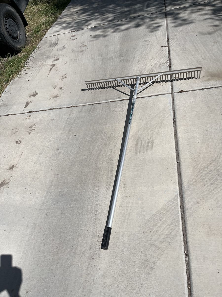Aluminum landscaping rake 4ft